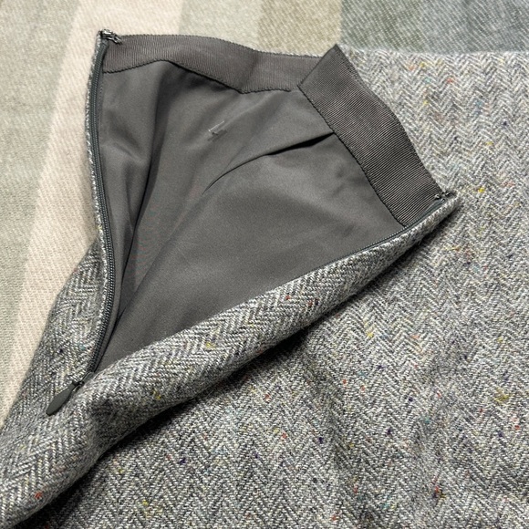 Talbots Light Gray Tweed Mini Skirt with Scalloped Hem Size 6 - Wool Blend - Picture 6 of 9